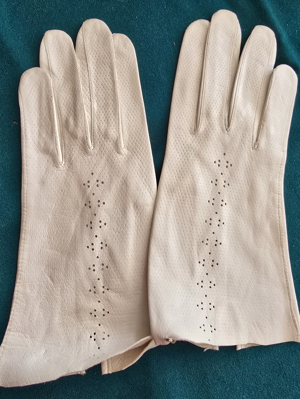 Vintage Cream Perforated Leather Dress Gloves
